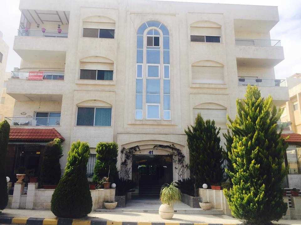 #[114] لقطة_للبيع_ _في_الاردن_عمان_الرابية_خلف_السفارة_الصينية #[115]  #[116] : #[117]  ، ٣غرف نوم ١ ماستر، ٣حمامات، صالونات عدد ٢،غرفة سفرة،غرفة معيشة، مطبخ راكب من طهبوب خشب بلوط، غرفة خادمة، معها ا...