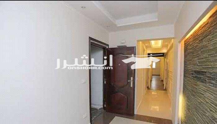 شقة للبيع فى الاسكندرية (مصر) بمنطقة (السرايا)  خطوات من البحر 2غرفة+ريسبشن به جميع الغرف  فيو مفتوح ومرخصة بالدور ال5 والعمارة 10 ادوار (مبانى التسعينات)واسانسير و جميع العدادات (مياه وكهرباء وغاز)...