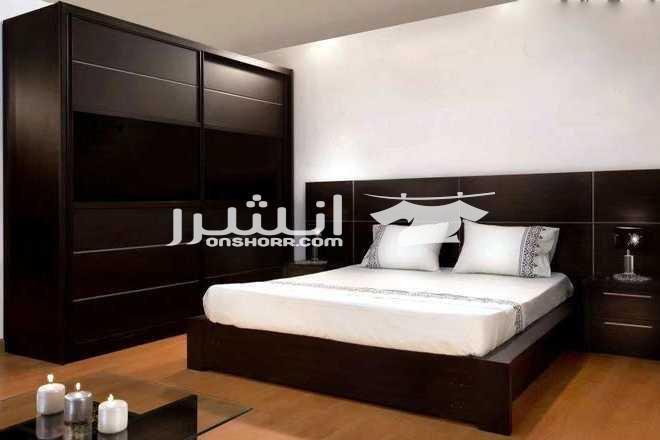 غرفه نوم مودرن بتصميمات اوروبيه    مكونه من :--  - سرير160 سم  - دولاب جرار 2.5 متر  - 2 كمود  - سراحة بالمرايا الاخشاب زان احمر و بنوه طبيعي و الدهانات اكليرك و لكيه