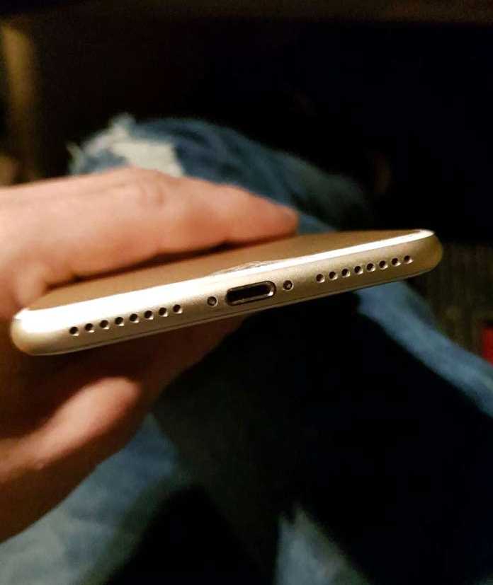 Iphone 7+ 32G لتلفون مش بحالة الوكاله هو فعلاً وكالة و نضيف ما فيه ولا شخط كل اشي شغال فيه 100٪ - لزقة اماميه - لزقه خلفيه - السماعات الاصليه - الشاحن الاصلي مع الكرتونه و كامل اغراضو التلفون "...