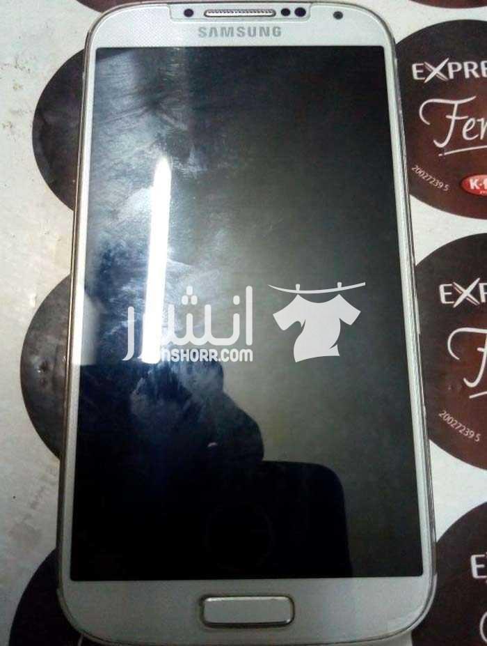 للبيع اس فور للبيع سامسونج اس فور 16 جيجا حالة ممتازة معاة العلبة والشاحن الاصلى ثمن جربات