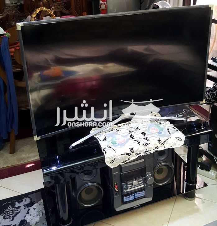 شاشة سامسونج جديدة بالكرتونة والاستيكر 49 كيرف سمارت   شاشة استعملت شهرين جديدة بالاستيكر ومشتمالتها البيع لظروف عالجية طارئة
