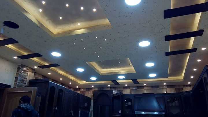 الصيانة الشاملة واعمال الدهان و الديكور و كافة التشطيبات للمباني تأسيس شامل للتمديدات الكهربائية وتشمل الثريات و الانارة الشاملة كافة التمديدات للمواسير والتدفئه المركزيه و الصرف الصحي تأسيس ورش وت...