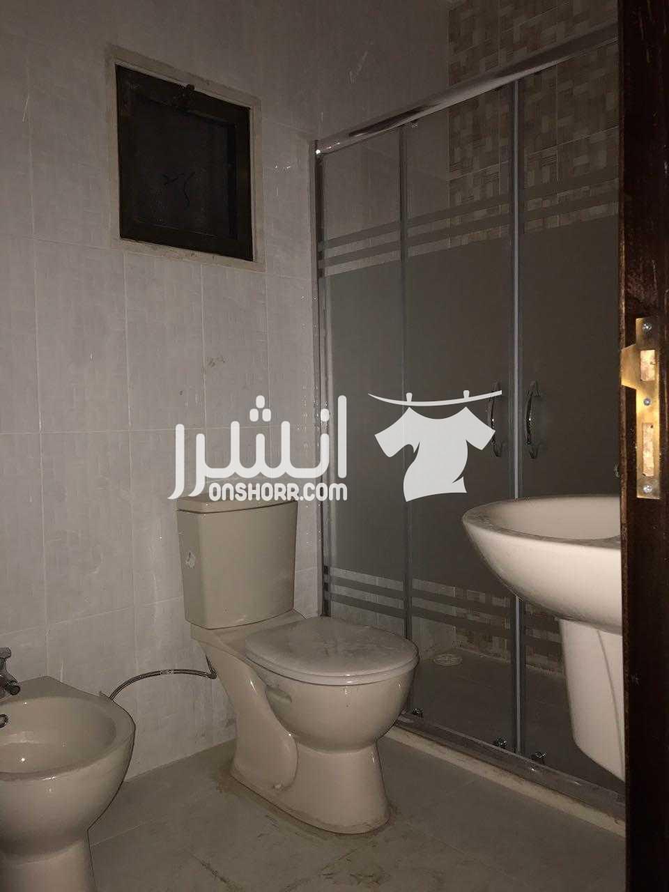 شقة فارغة للايجار مكونة من 3 غرف نوم في طبربور  طابق أول، حمامين العنوان انزل من عند السهل الأخضر حتى تصل إلى دوار صغير ثم إذهب إلى اليمين واستمر إلى الأمام حتى ينتهي الشارع رقم العمارة 68 للاتصال مع...