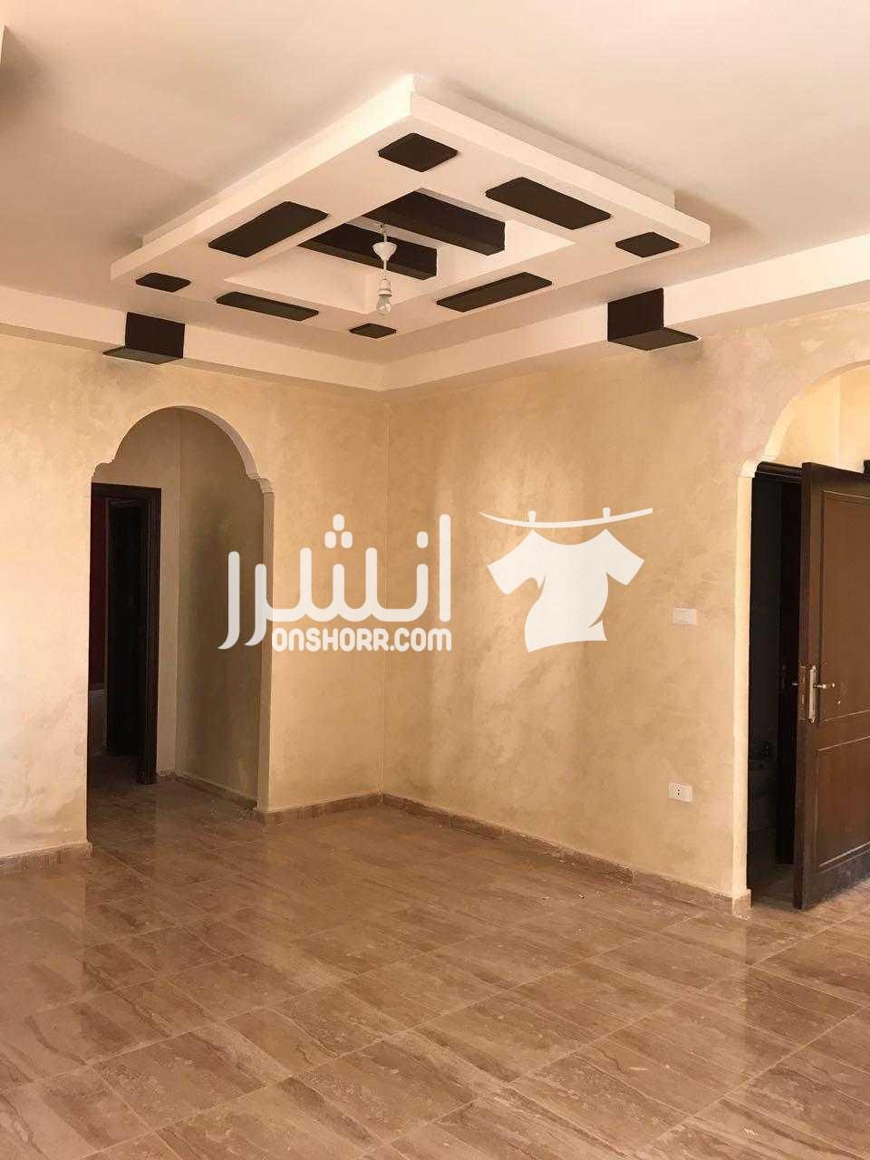 شقة فارغة للايجار مكونة من 3 غرف نوم في طبربور طابق أول، حمامين العنوان انزل من عند السهل الأخضر حتى تصل إلى دوار صغير ثم إذهب إلى اليمين واستمر إلى الأمام حتى ينتهي الشارع رقم العمارة 68 للاتصال مع...