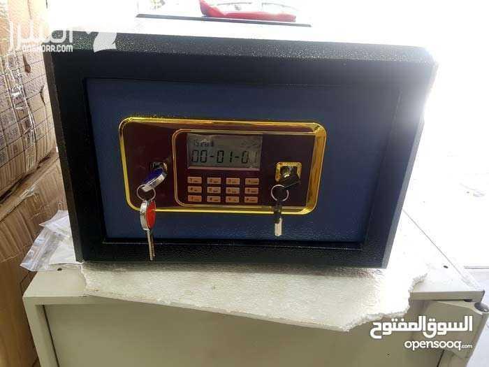 قاصات وخزنات حديدية ديجتال   يوجد صناعة المانية و السعودية و الكورية و الصينية   يتوفر الاحجام من 7k_500k مع كفالة سنتان كاملات من بيتك لبيتك يعني منبعتلك طاقم صيانة لمنزلك واخذ الخزنة واصلاحها واعادت...