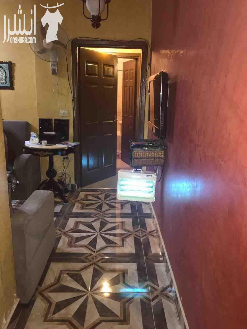 مساحه 148كوشان و158فعلي طابق تاني بجانب الكليه العلميه الاسلاميه ومدارس تقارب  3غرف نوم واحده ماستر3حمامات وغرفة معيشه وغرفة ضيوف وبلكونه مطبخ راكب (المطبخ المثالي) كراج مستقل مكيفات عدد 3حديد حمايه ل...