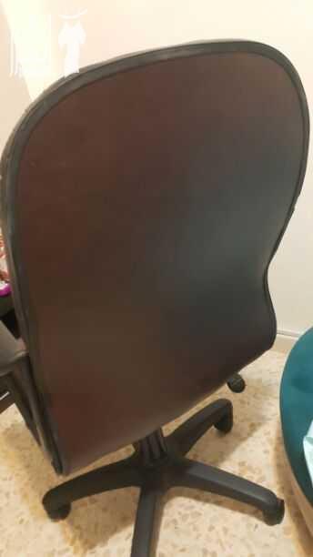 كرسي مكتب متحرك بحاله الوكاله 40 دينار 0795901173