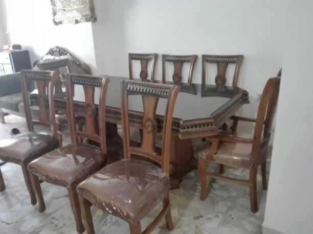 طاولة سفرة بحالة وكالة الوكالة استخدام بسيط جدا أقل من شهر مكونة من 8 مقاعد  خشب زان اصلي بسعر مميز جدا جدا   للتواصل على الرقم التالي.   0786997393