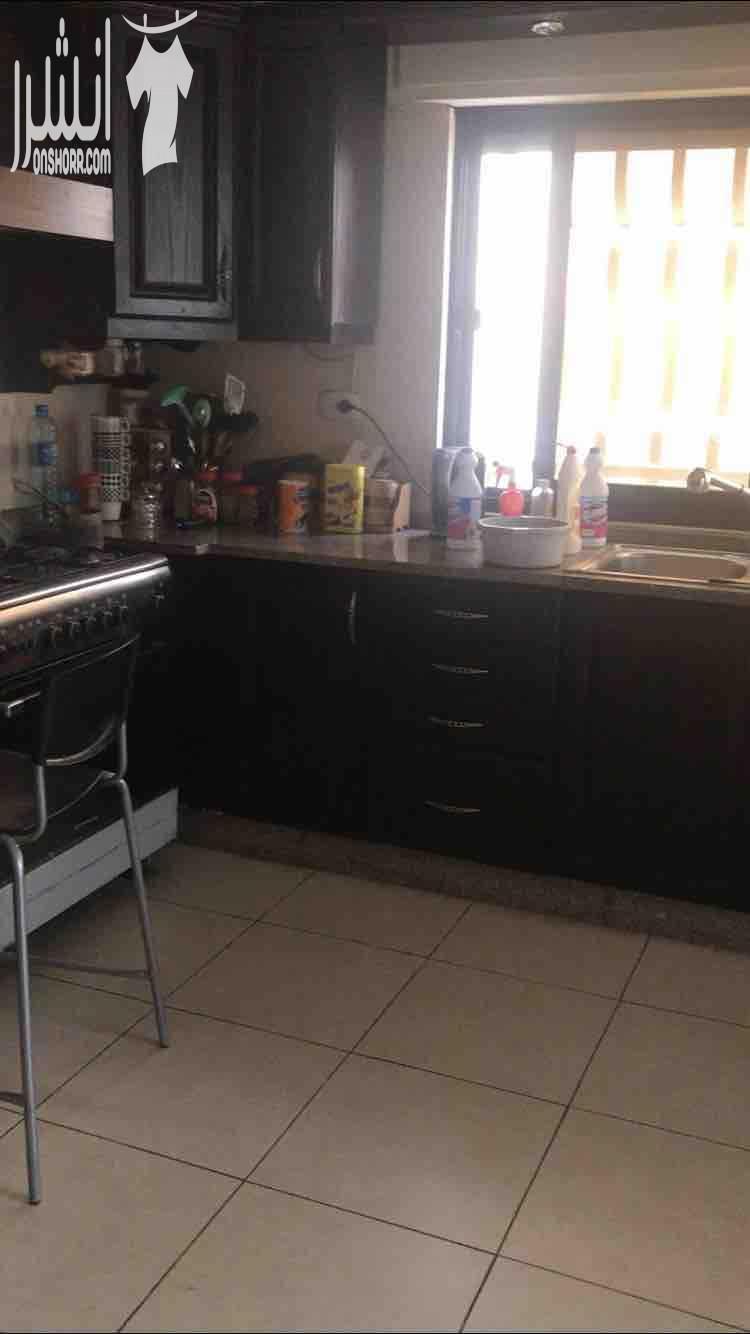 مطبخ بلوط للبيع بحاله جيده جدا مع رخام وشفاط وجرانيت