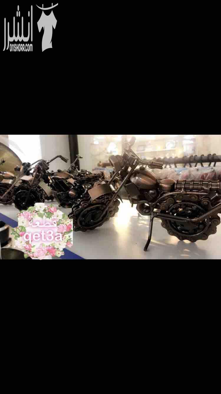 جديد لدى "قطعة-qet3a” music box with horse متوفر ب لونين بني او بيج الحجم  17cm*10cm  التشغيل يدوي عن طريق اللف❤️