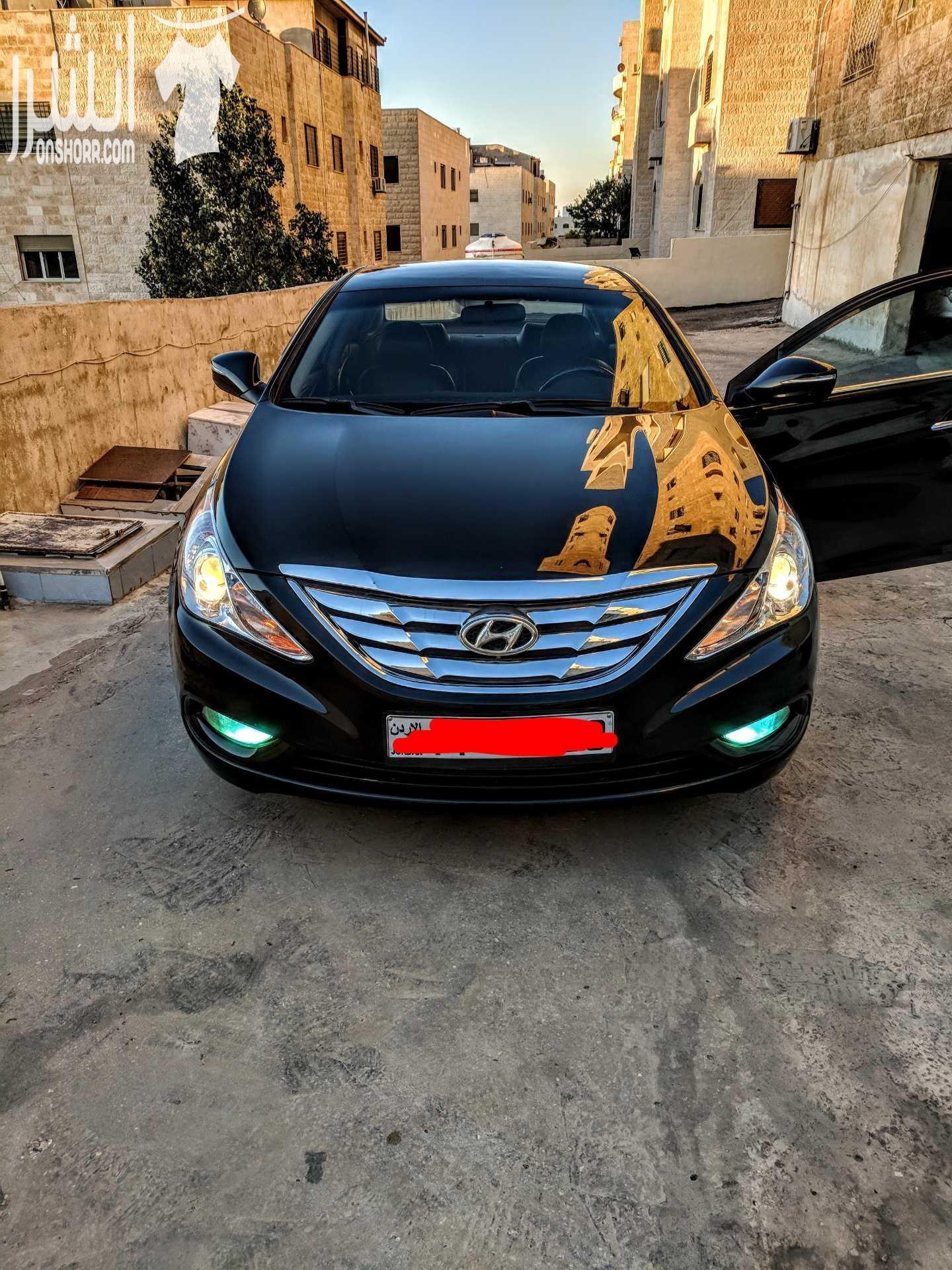 سوناتا بنزين للبيع .  فحص كامل 7 جيد ،  اضافات كاملة عدا الفتحة.  ماتور 2000 سي سي  ماشية 100 الف كيلو فقط، السيارة ما شاءالله فل الفل ولا بنقصها اشي ، شاشة، كشافات، تحكم طارة ، اضوية ترحيبية، كراسي ح...