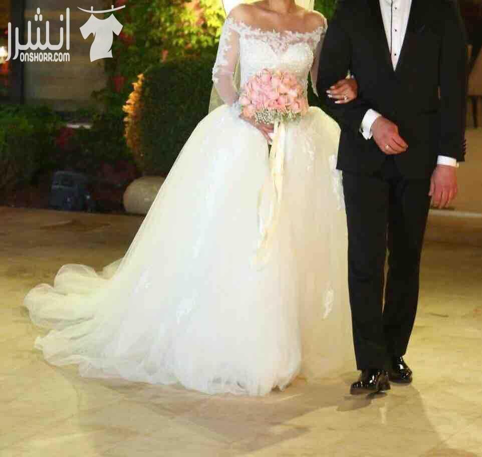فستان من ROSA CALRA لبسه واحد فقط مع طرحه طول ٣ متر موديل٢٠١٨ للإيجار