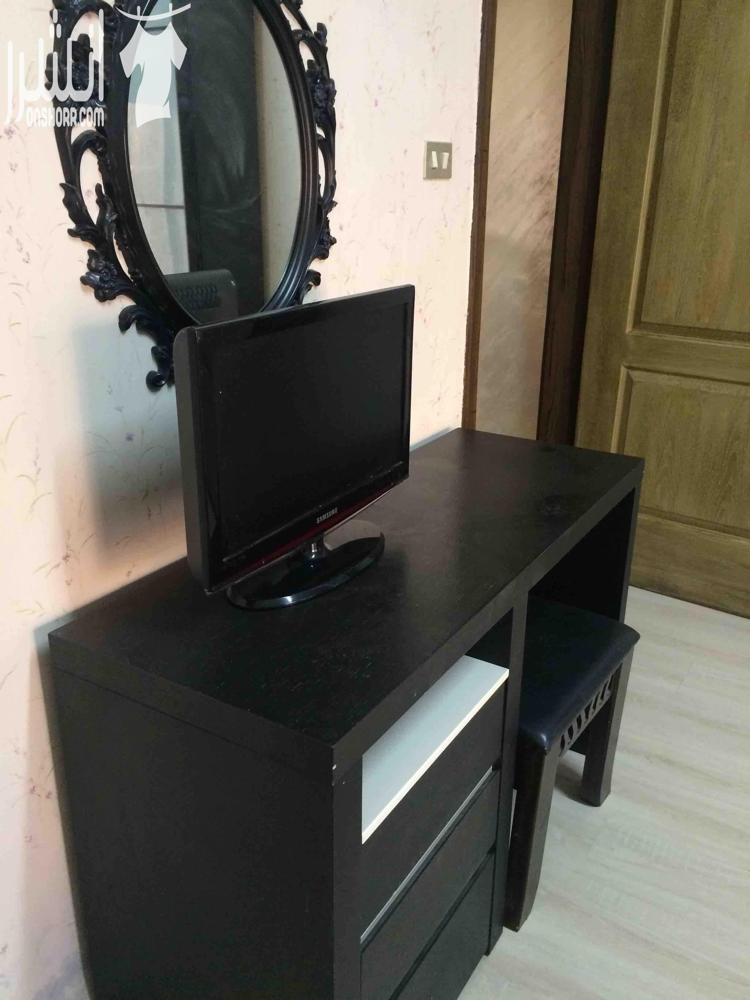 يوجد شقه مفروشة للايجار بجانب دائرة قاضي القضاة شارع الجاردنز ٣ غرف نوم وصاله وصالون ومطبخ وحمامين  للاستفسار الاتصال على ٠٧٩٥٤٩٣٧٤٠