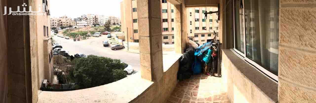 شقة للبيع الذراع الغربي خلف مدرسة ميسلون الطابق الاول مساحة ١٢٧ متر مربع تهوية ممتازة و مطلة على الشارع من جميع الجهات ٣ غرف نوم، حمامين، مطبخ واسع، صالون واسع، برندة، تأسيس تدفئة مركزية، مصعد. ال...