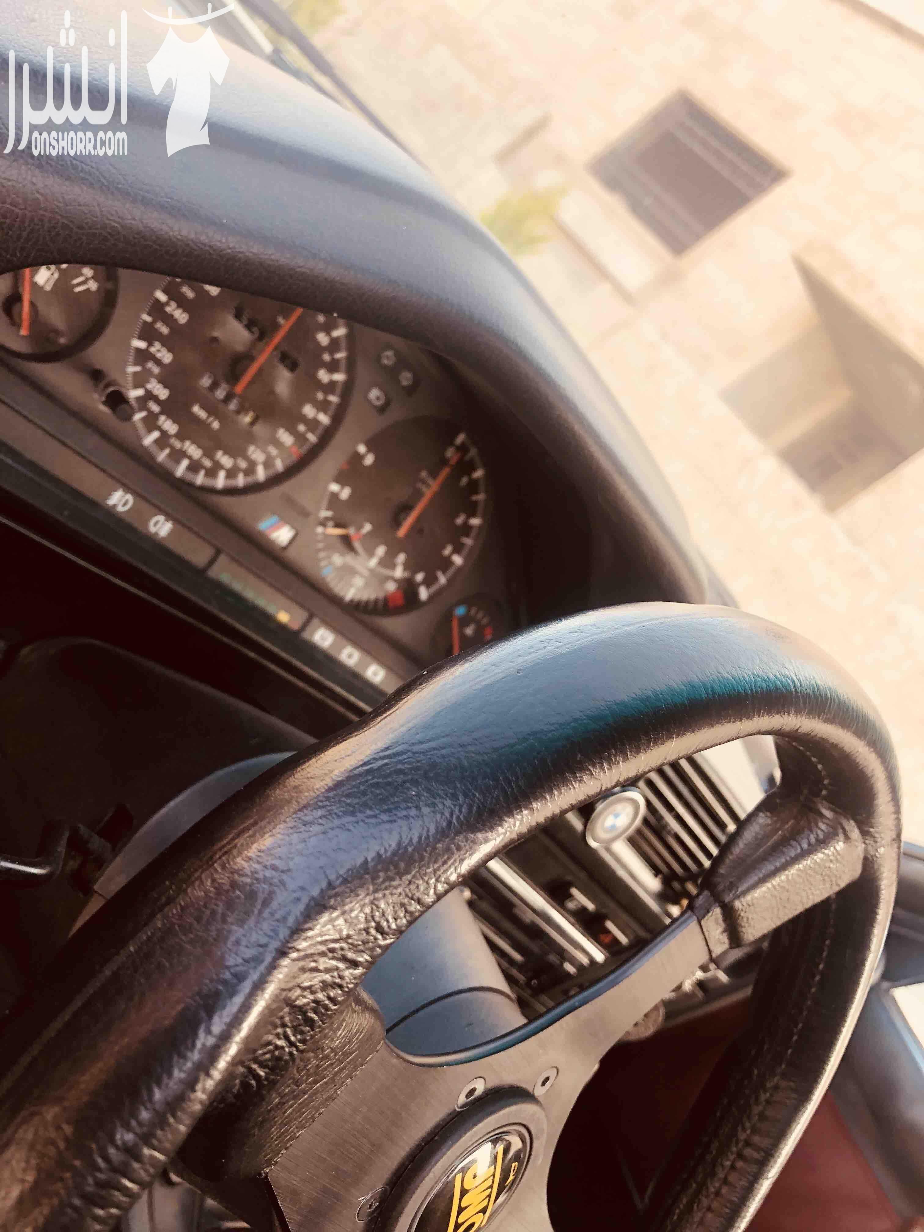 بسم الله ما شاء الله ,   BMW E30 1989  بوز نمر موديل 1989 . اصلية 320I  ماتور 20 اسود فينوس (m50b20 vanos) فتحة كهربــاء 3 حركات شغالة 100%  زجاج امامي خلفي كهربــاء  غرفة جلد بحالة الوكالة  بطاين وكا...
