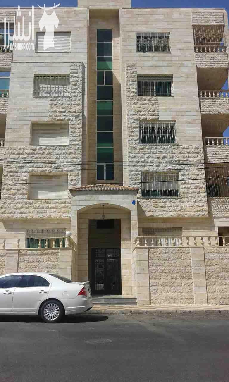 شقة في طبربور مساحتها ١٤٢م طابق رابع  ٣ غرف نوم وحدة منهم ماستر  حمامين وحمام ماستر  صالون  غرفة معيشة  مطبخ بيطلع على برندة مطلة  عمر العمارة ٨ سنوات العمارة في منطقة حيوية وقريبة من كارفور