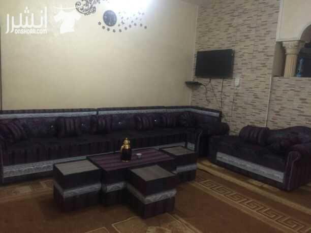 كورنر للبيع مع طاولات وبردايه بسعر مغري