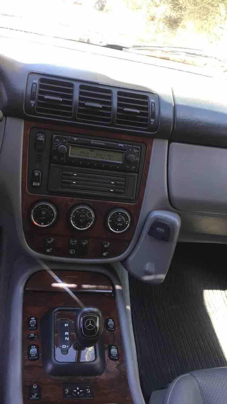 Ml350  2004  كامل الاضافات جلد و فتحه  حساسات  مرايا كهربائيه طوي كراسي مدفأ ويوحد ميموري لها  سي دي تشينحر اصلي ل ٦ cd  غمازات عالاضويه  ترخيص قديم  ماتور ٣٤٠٠  مثبت سرعه  مساحات ذكيه  والعديد من الا...
