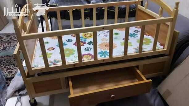 تخوت بيبي مع ناموسية وهزاز وعجال الخشب ب45 د والحديد ب30 دينار هاتف 0799554441