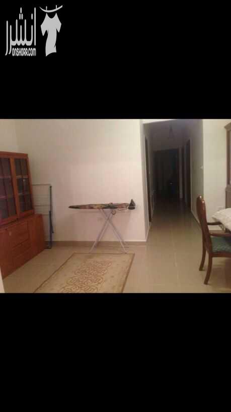 للبيع شقه طابق ثاني في منطقه الجبيهه قريبه من مدارس الابداع التربوي مساحه الشقه 133 متر ثلاث غرف نوم حمامات صاله صالون مطبخ راكب مصعد كراج عمر البناء 5 سنوات جميع الخدمات متوفره وقريبه رسوم الشقه عليك...