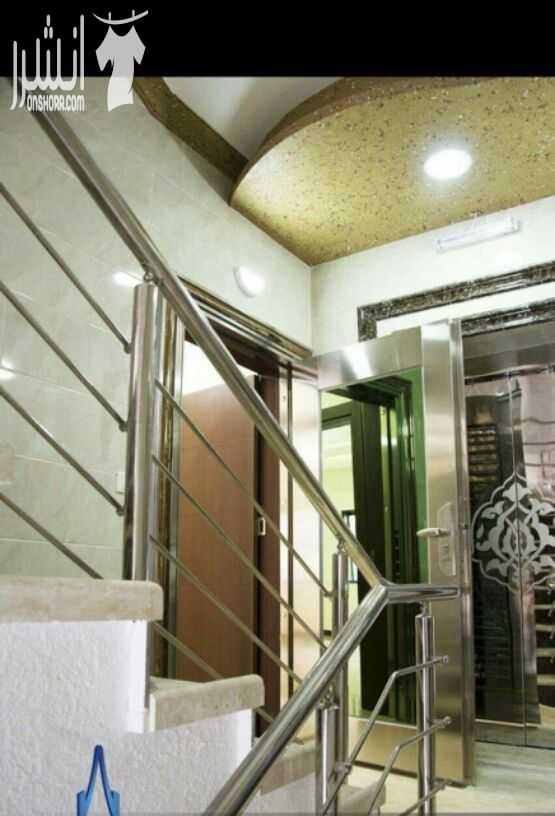 للبيع شقه مع تراس منطقه الجبيهه خلف مدارس ريتال طابق ارضي عمر البناء 11 شهر ثلاث غرف نوم حمامات صاله صالون مطبخ نظام امريكي كراج داخلي مضخات ماء سخان شمسي تدفائه مركزية غاز مصعد مستودع لكل شقه ستلاي...