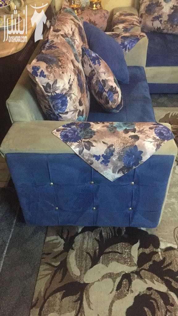 كنابيات ٨ مقاعد جديد مع طاولات دائري وحده كبيره وتلاته صغار تفصيل وسجاده جديده للبيع بحاله جيده جدا استعمال ٦ شهور فقط طقم صالون كامل للبيع مستعجل بداعي السفر