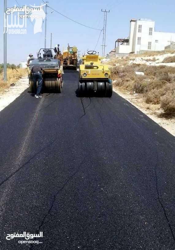 تزفيت و تعبيد الطرق و الساحات و الكراجات و جميع الاسطح بجوده عاليه و بافضل الخلطات الاسفلتيه   بخبره و بافضل الايدي العامله ان شاء الله للاستفسار الاتصال على الرقم : 079738309