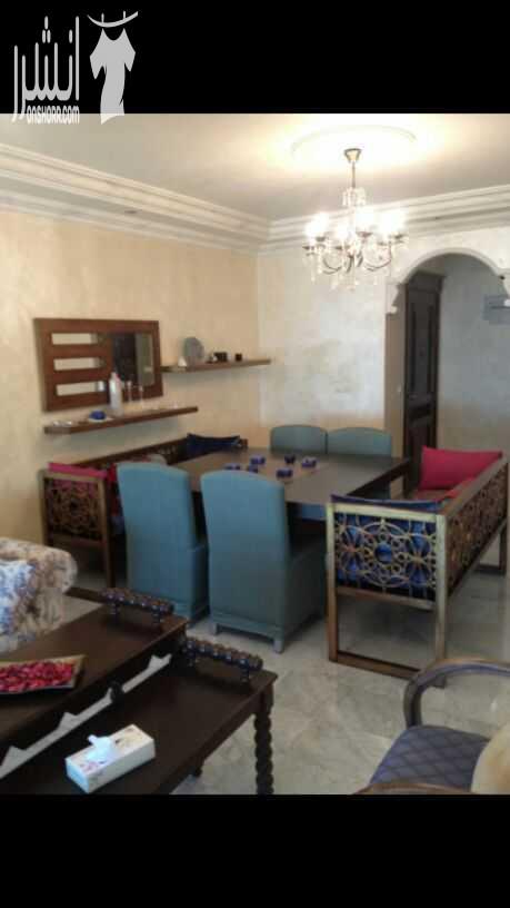 للبيع شقه طابق رابع حي الكرسي شارع الحارث بن قيس مساحه الشقه 150 متر ثلاث غرف نوم حمامات صاله صالون مطبخ راكب مصعد كراج مكيفات خزائن حائط جميع الخدمات متوفره وقريبه للتواصل علئ الرقم 0796200970