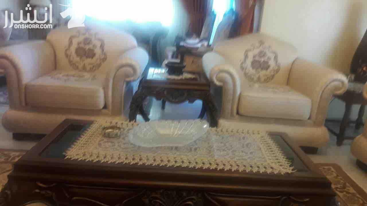 طقم صالون جديد للبيع  لون بيج مع ورد