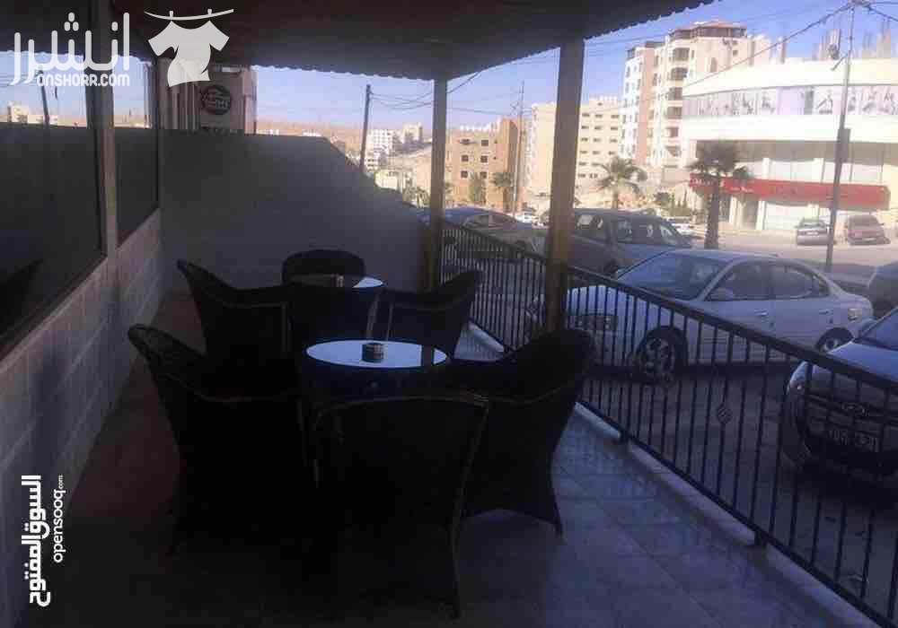 للبيع محلين مع ترس مجهزين ديكور كامل مع حمامات يصلح صالون سيدات او مطعم او حسب الرغبة مساحة 60 متر مربع غير الترس بالزرقاء الجديدة شارع الكرامة بجانب فندق الجوابرة مقابل حلويات زلاطيمو للجادين السعر 1...