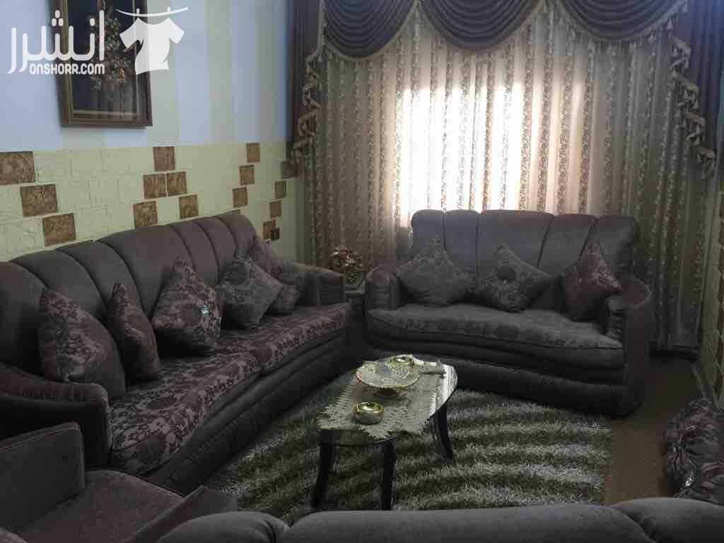طقم كنب للبيع بحاله جيده سعر الشراء ٨٠٠سعر البيع٤٠٠