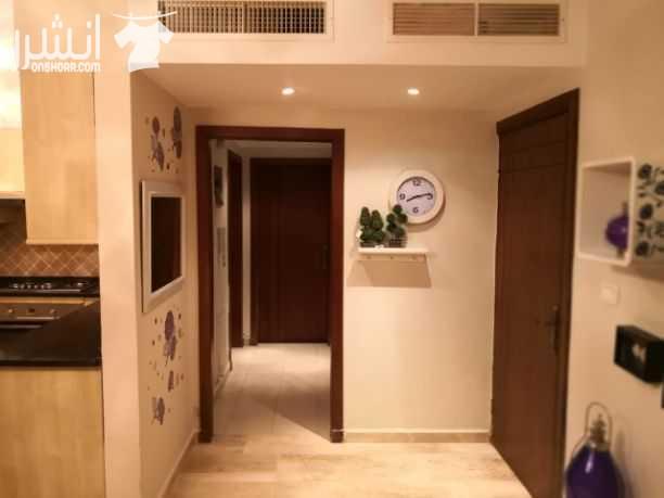 شقة مفروشة فاخرة في ضاحية الأمير راشد خلف زين و بالقرب من ستاربكس و سيفوي  عفش فاخر كامل، مطبخ جوايكو، تكيف مركزي، غرفتين نوم، حمام، غرفة جلوس   منافع. مدخل مستقل من الشارع و مدخل من العمارة مقابل الا...