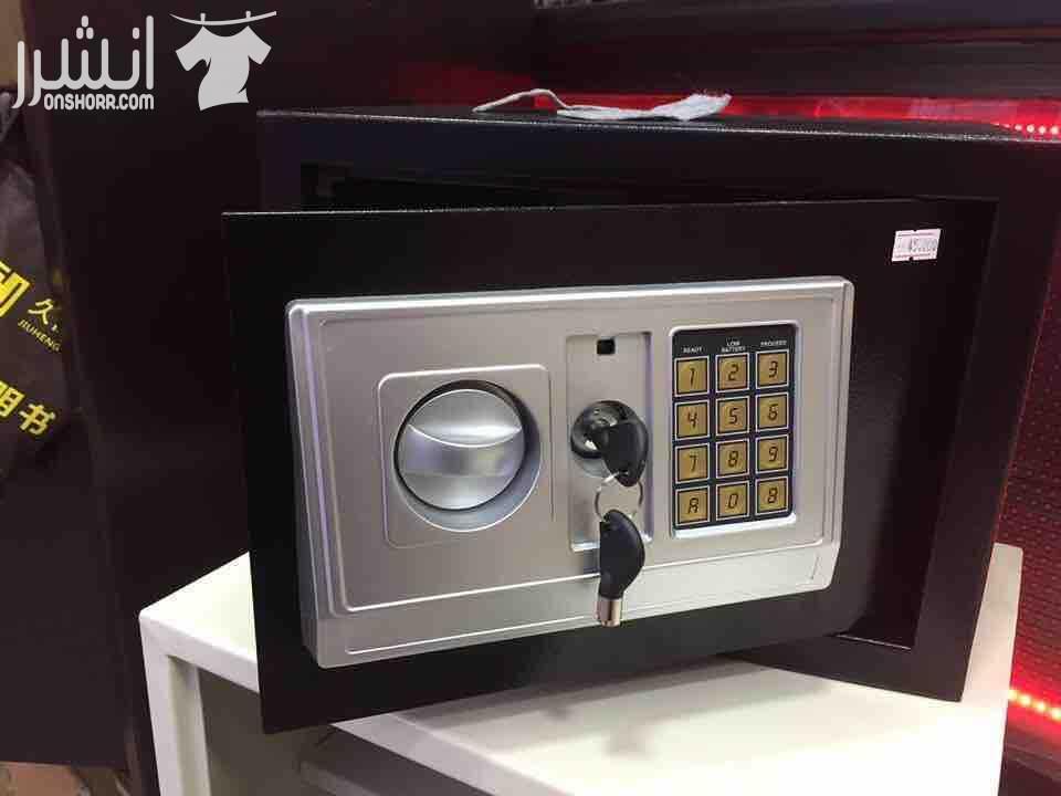 يتوفر خزنات ( قاصات ) بجودة عالية (مصفحة ) بافضل الاسعار بحجمين مختلفين  200*310*200 ب 35 دينار  250*350*250 ب 45 دينار