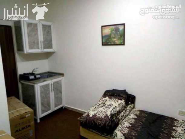 0795179260 
شقه مفروشة للايجار في عمان شارع الجامعة الاردنيه خلف مجدي مول 
غرفتين نوم وصالون ومطبخ وحمام وشاور 
أثاث جديد ونضيف و موقع هادئ 
يومي أسبوعي شهري 
0795179260