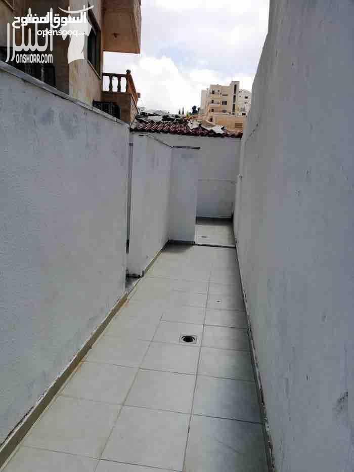 شقق عدد 4 بجانب بعض مفروشة للطلاب الجامعات بجانب الجامعة الاردنية طلوع نفين  شقة مفروشة و مجهزة بلكامل مع مكيفات  بسعر180 دينار شهري   50 تأمين مسترجع عند الانتهاء  الكهرباء و الماء على المسأجر  و ممك...