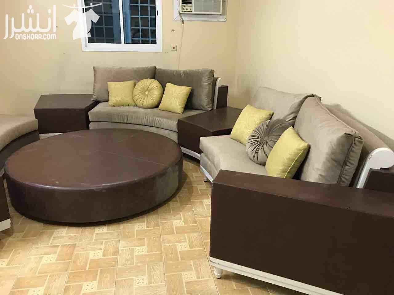 كنب مدور بحاله ممتازة للبيع بأعلى سووم