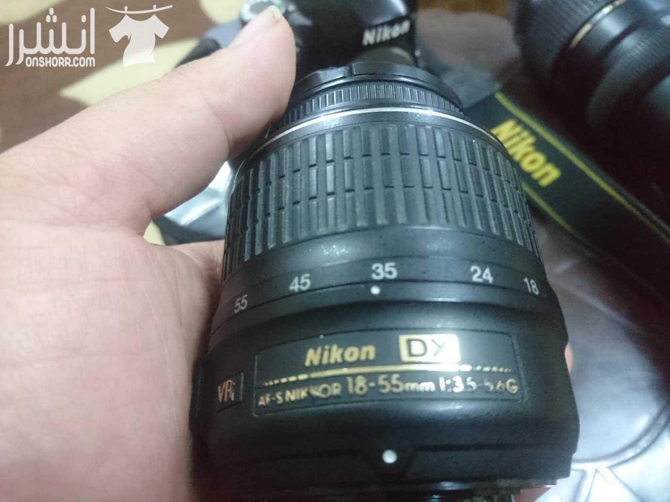 كاميرا nikon 3200d للبيع بحالة ممتازة جدا مع شاحن و بطاريتين و شنطتين و ناقل ميموري السعر قابل للتفاوض .