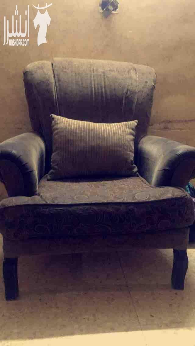 كنب لون بني معرق 7مقاعد (ثلاثي وثنائي و اثنان مفرد ) مستعمل