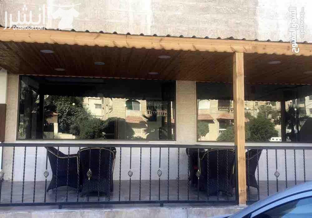 للبيع محلين مع ترس مجهزين ديكور كامل مع حمامات يصلح صالون سيدات او مطعم او حسب الرغبة مساحة 60 متر مربع غير الترس بالزرقاء الجديدة شارع الكرامة بجانب فندق الجوابرة مقابل حلويات زلاطيمو للجادين السعر 1...