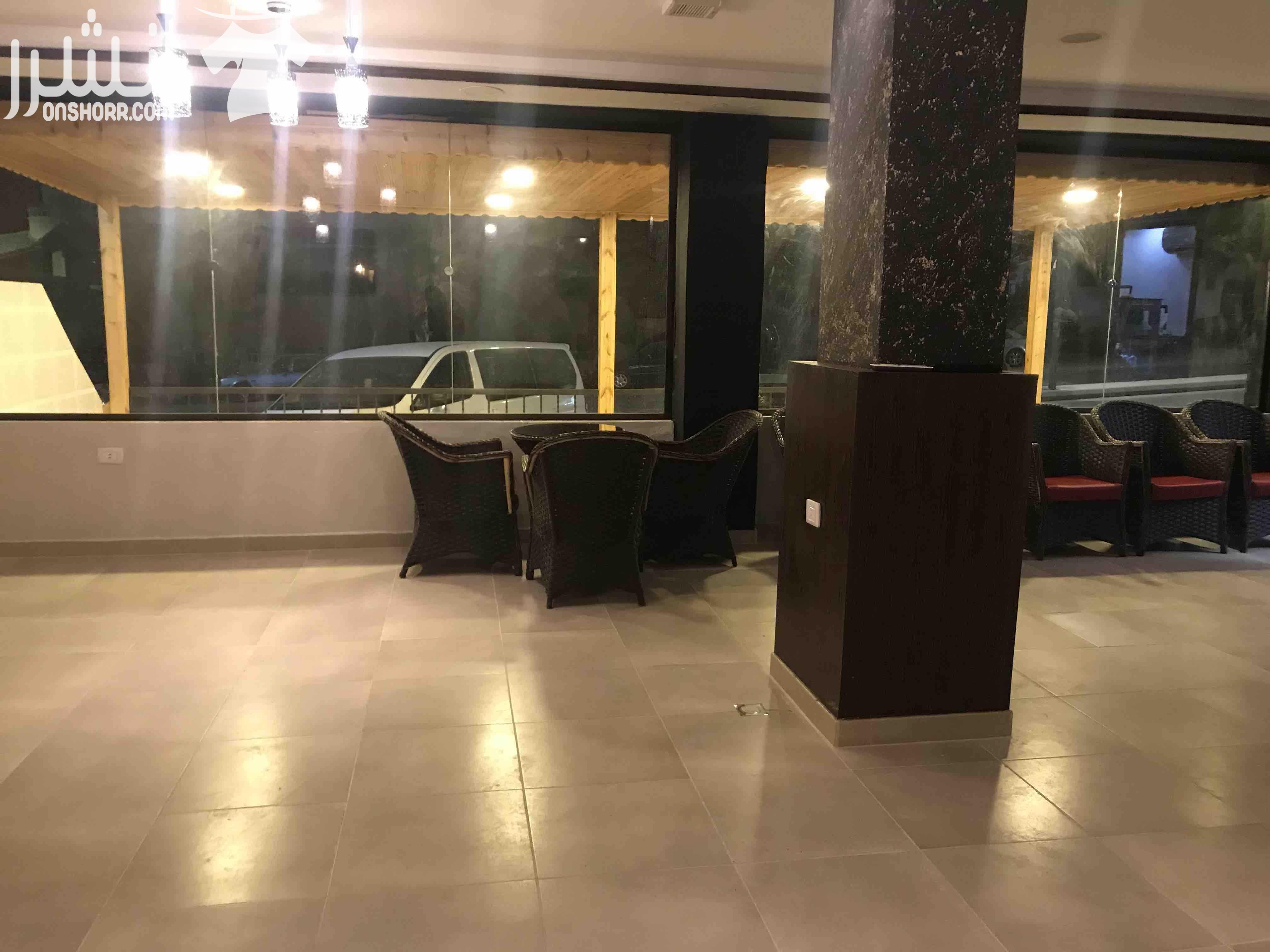 للبيع محلين مع ترس مجهزين ديكور كامل مع حمامات يصلح صالون سيدات او مطعم او حسب الرغبة مساحة 60 متر مربع غير الترس بالزرقاء الجديدة شارع الكرامة بجانب فندق الجوابرة مقابل حلويات زلاطيمو للجادين السعر 1...