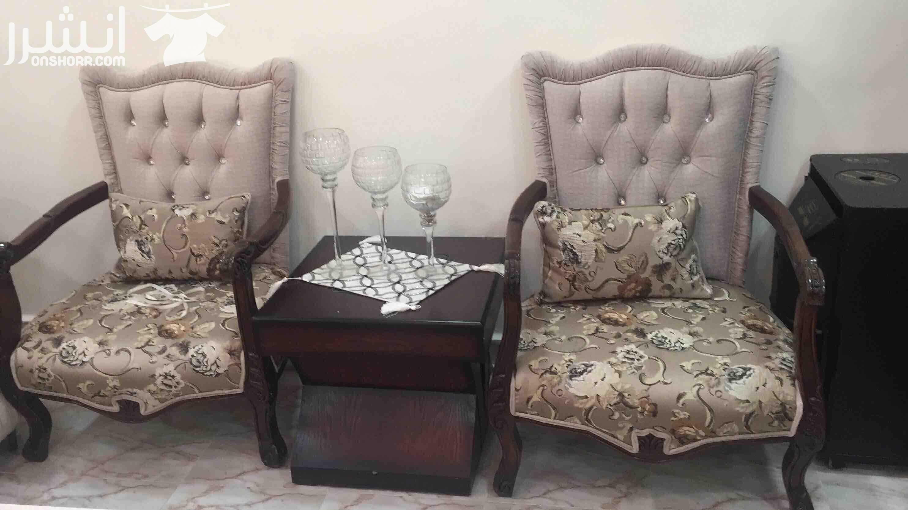طقم كنب 7 مقاعد شبه جديد للبيع