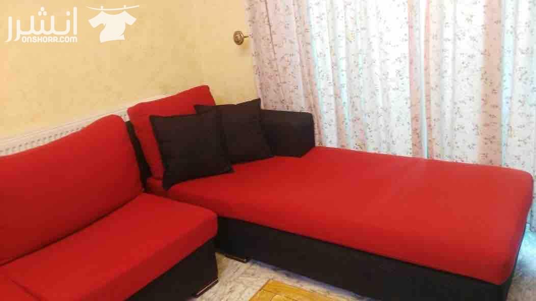 طقم جلوس كورنر احمر و اسود قطعتين  تركي  رفوف على الجوانب للقطعتين