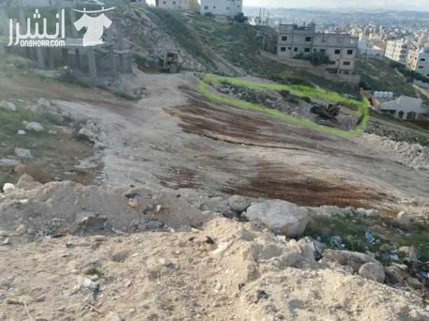 أرض للبيع ماركا الجنوبيه المرقب مساحتها ٢٩٣متر قريبه من شارع الحزام على شارعين وأصلها خدمات كوشان مستقل الشوارع لسا مش مفتوحه سكن دال