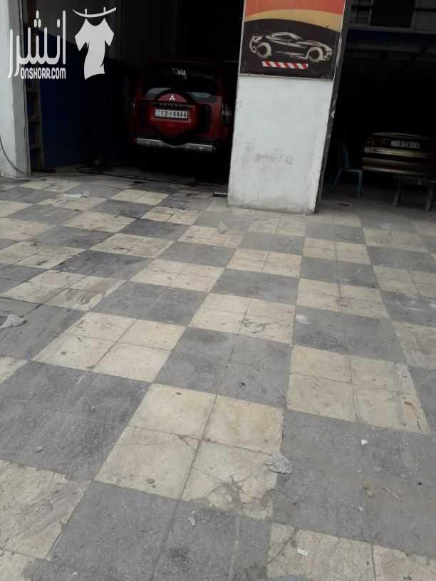 كراج في البيادر الصناعية بابين على دخلتين يعني اربع مخارج ١٢ x ٤ كل باب ١. يتسع ٥سيارات من الداخل و٤ سيارات بالساحة الخارجية ٢.مبني سدة حديد مكتب وغرفة وحمام ٣. كامل المعدات كمبريسر هواء عدد ٢ سعة ٣٠٠...