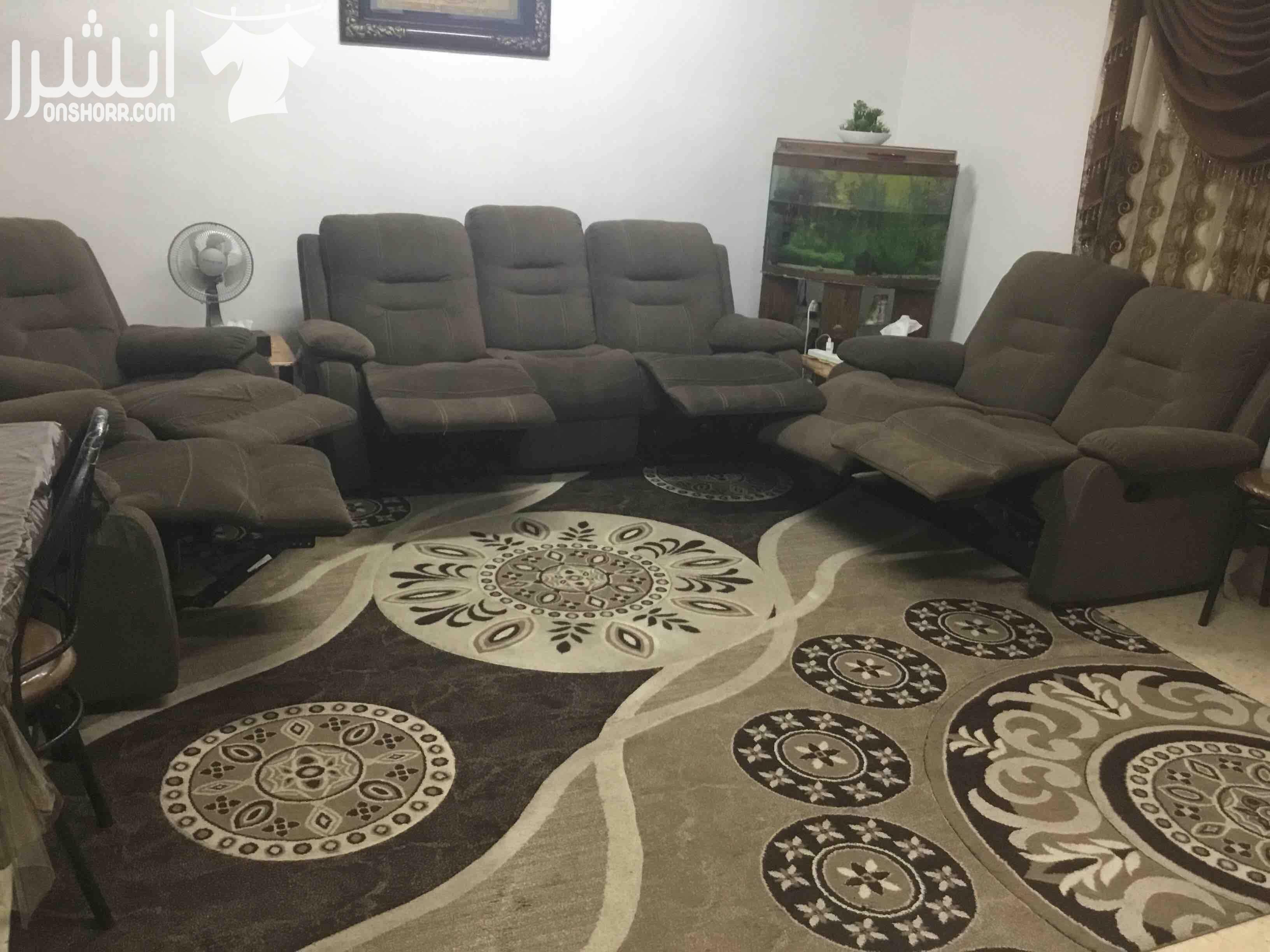 طقم كنب ريكلاينر 7مقاعد مازال تحت الكفاله إسفنج دانلوب بسعر750 دينار تلفون  ابوزيد 0796389868