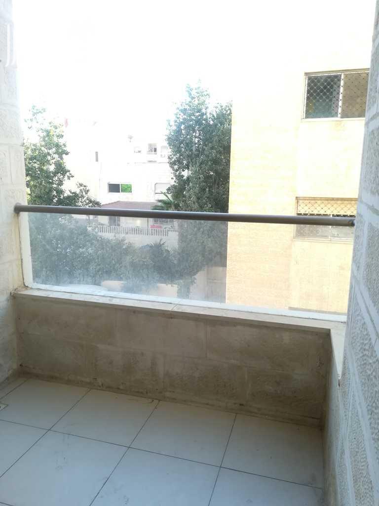 البيادر موقع رائع قرب الخدمات حيوى مميز 120م طابق أول 3نوم 2حمام صالون سفرة مطبخ راكب بلكونة مصعد كراج مخزن بورسلان بحتالة جيدة جدا عمر البناء 4سنوات تقريبا بسعر 57ألف للمراجعة أبوريان 0799999238
