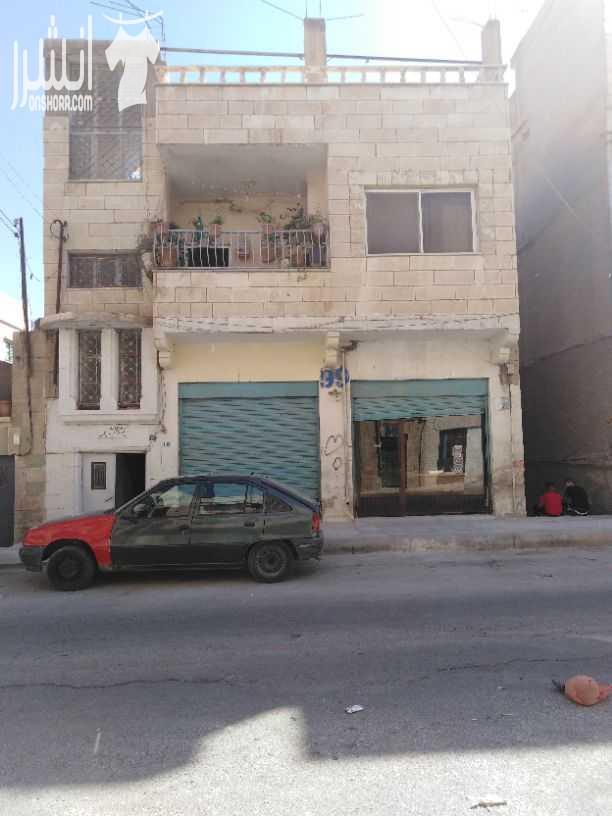 منزل طابقين للبيع في محافظة الزرقاء قرب دوار الحاووز شارع الاندلس الشقة الأولى تتكون من غرفتين وصالون وحمامين ومطبخ ومخرجين الطابق الثاني يتكون من 3 غرف وصالون وحمام ومطبخ وبلكونتين شمع الطابق الثالث...