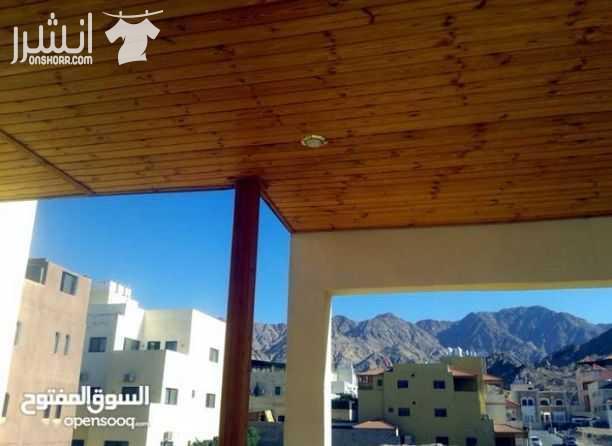 شقة مفروشة جديدة للبيع في العقبة 
منطقة التاسعة خلف المسجد طابق ثاني هندسي 2 نوم صالون كبير مطبخ راكب ترس قرميد 32 متر ذات إطلالة لم تؤجر نهائيا المساحة الإجمالية 109 متر السعر 38000 مع الاثات 36 بدون...