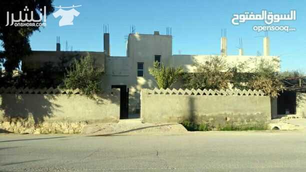 مطلوب بيت في عمان اوالضواحي للبدل ببيت في مادبا بالقرب من الجامعه الالمانيه. مساحه الاول 305 م شقتين مفتوحين على بعض. الثاني غير مكتمل.البناء. الاول نوم5.حمام4مطبخ2. معيشه.صاله. موزع. قاعه استقبال 63...